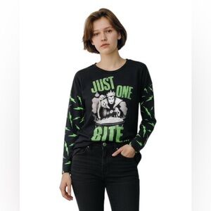 Disney Black/Green Snow White Evil Queen Glitter Juniors Tee Shirt L (11/13)